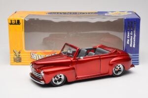 Ford Cabriolet Red Metallic Road Signature 1:18 30028 Diecast — photo 8 of 8