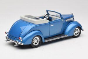 Ford Convertible Blue Road Signature 1:18 92238 Diecast — photo 3 of 8
