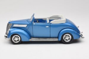 Ford Convertible Blue Road Signature 1:18 92238 Diecast — photo 4 of 8