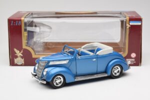Ford Convertible Blue Road Signature 1:18 92238 Diecast — photo 8 of 8