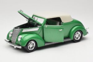 Ford Convertible Green Road Signature 1:18 92239 Diecast — photo 2 of 8