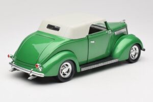 Ford Convertible Green Road Signature 1:18 92239 Diecast — photo 3 of 8