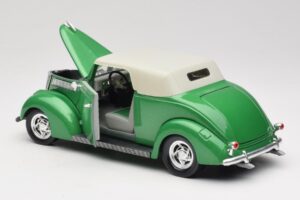 Ford Convertible Green Road Signature 1:18 92239 Diecast — photo 5 of 8