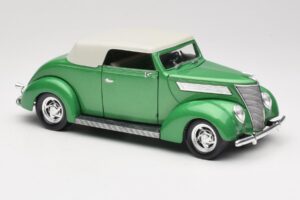Ford Convertible Green Road Signature 1:18 92239 Diecast — photo 6 of 8