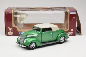 Ford Convertible Green Road Signature 1:18 92239 Diecast — photo 8 of 8