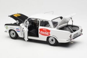 Ford Cortina Mk1 #3 P. Hughes / B. Young African Safari Rally 1964 AUTOart 1:18 86428 Diecast — photo 5 of 8