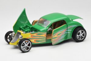Ford Coupe Green with Fire Road Signature 1:18 30109 Diecast — photo 2 of 8