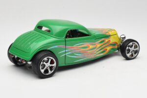 Ford Coupe Green with Fire Road Signature 1:18 30109 Diecast — photo 3 of 8