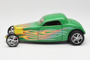 Ford Coupe Green with Fire Road Signature 1:18 30109 Diecast — photo 4 of 8