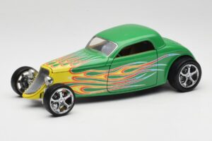 Ford Coupe Green with Fire Road Signature 1:18 30109 Diecast