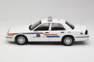 Ford Crown Victoria RCMP Police Car AUTOart 1:18 72706 Diecast — photo 4 of 8