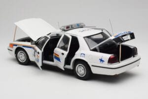 Ford Crown Victoria RCMP Police Car AUTOart 1:18 72706 Diecast — photo 5 of 8