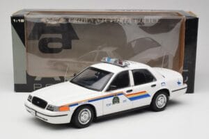 Ford Crown Victoria RCMP Police Car AUTOart 1:18 72706 Diecast — photo 8 of 8