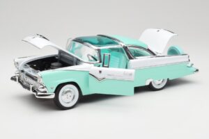 Ford Crown Victoria Seafoam Green & White Road Legends 1:18 92138 Diecast — photo 2 of 7