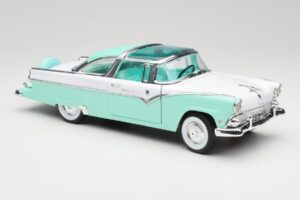 Ford Crown Victoria Seafoam Green & White Road Legends 1:18 92138 Diecast — photo 5 of 7