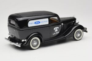 Ford Delivery Truck Ford Parts Black Solido 1:18 8417 Diecast — photo 2 of 8