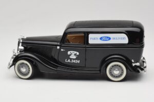 Ford Delivery Truck Ford Parts Black Solido 1:18 8417 Diecast — photo 4 of 8