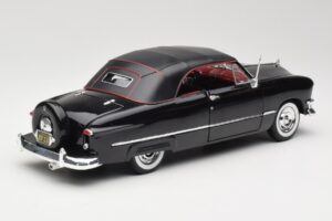 Ford Deluxe Cabriolet Black Maisto 1:18 31681 Diecast — photo 3 of 8