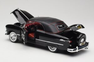 Ford Deluxe Cabriolet Black Maisto 1:18 31681 Diecast — photo 5 of 8