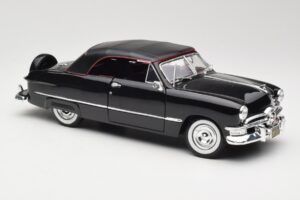 Ford Deluxe Cabriolet Black Maisto 1:18 31681 Diecast — photo 6 of 8