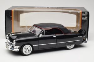 Ford Deluxe Cabriolet Black Maisto 1:18 31681 Diecast — photo 8 of 8