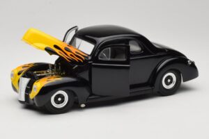 Ford Deluxe Hot Rod Black Universal Hobbies 1:18 6002 Diecast — photo 2 of 8