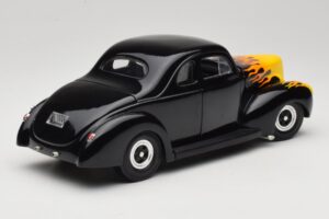 Ford Deluxe Hot Rod Black Universal Hobbies 1:18 6002 Diecast — photo 3 of 8