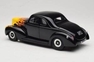 Ford Deluxe Hot Rod Black Universal Hobbies 1:18 6002 Diecast — photo 7 of 8