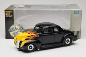 Ford Deluxe Hot Rod Black Universal Hobbies 1:18 6002 Diecast — photo 8 of 8