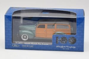 Ford Deluxe Woody Forest Green Minichamps 1:43 FORD20002 Diecast — photo 4 of 4