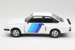 Ford Escort Mk2 RS 2000 X-Pack Diamond White & Blue Decor MCG 1:18 MCG18351 Diecast — photo 3 of 6
