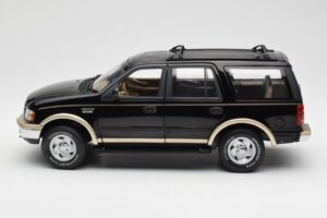 Ford Expedition Eddie Bauer Black UT Models 1:18 22710 Diecast — photo 5 of 7
