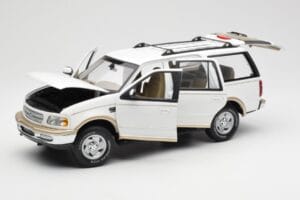 Ford Expedition Eddie Bauer White UT Models 1:18 22712 Diecast — photo 2 of 8