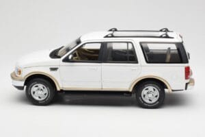 Ford Expedition Eddie Bauer White UT Models 1:18 22712 Diecast — photo 4 of 8