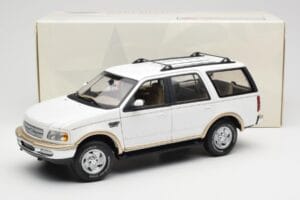 Ford Expedition Eddie Bauer White UT Models 1:18 22712 Diecast — photo 8 of 8