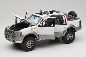 Ford Expedition Himalaya White AUTOart 1:18 72781 Diecast — photo 2 of 8