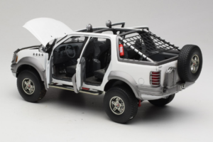 Ford Expedition Himalaya White AUTOart 1:18 72781 Diecast — photo 5 of 8