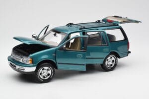 Ford Expedition XLT Green Metallic UT Models 1:18 22717 Diecast — photo 2 of 8