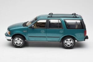Ford Expedition XLT Green Metallic UT Models 1:18 22717 Diecast — photo 4 of 8