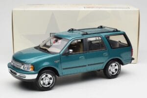 Ford Expedition XLT Green Metallic UT Models 1:18 22717 Diecast — photo 8 of 8