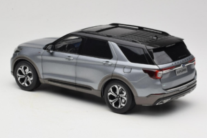 Ford Explorer Grey OEM 1:18 FORD2020 Diecast — photo 7 of 8