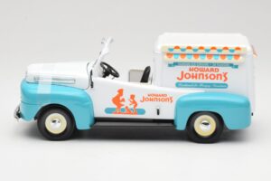 Ford F-1 Howard Johnson's Ice Cream Road Signature 1:18 92229 Diecast — photo 3 of 6