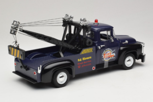 Ford F-100 Tow Truck Bob's Towing Welly 1:18 19834-W Diecast — photo 2 of 6