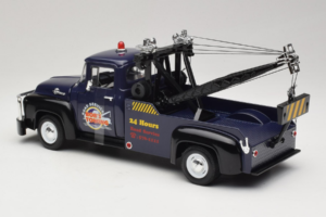 Ford F-100 Tow Truck Bob's Towing Welly 1:18 19834-W Diecast — photo 5 of 6
