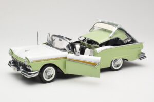 Ford Fairlane Skyliner Green & White Sun Star 1:18 FORD003 Diecast — photo 2 of 9