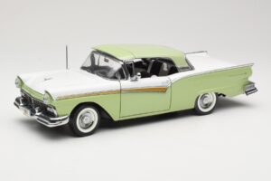 Ford Fairlane Skyliner Green & White Sun Star 1:18 FORD003 Diecast — photo 3 of 9
