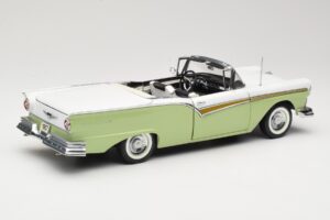 Ford Fairlane Skyliner Green & White Sun Star 1:18 FORD003 Diecast — photo 4 of 9