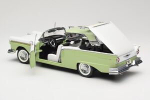 Ford Fairlane Skyliner Green & White Sun Star 1:18 FORD003 Diecast — photo 6 of 9