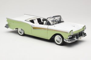Ford Fairlane Skyliner Green & White Sun Star 1:18 FORD003 Diecast — photo 7 of 9