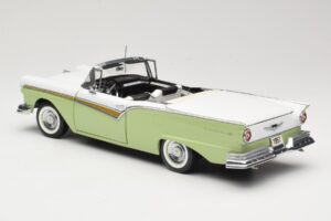 Ford Fairlane Skyliner Green & White Sun Star 1:18 FORD003 Diecast — photo 8 of 9